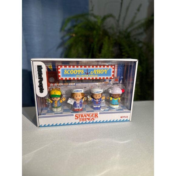 Little People Collectors Edition Stranger Things Scoops Ahoy Figurine Set NEW - Picture 1 of 4